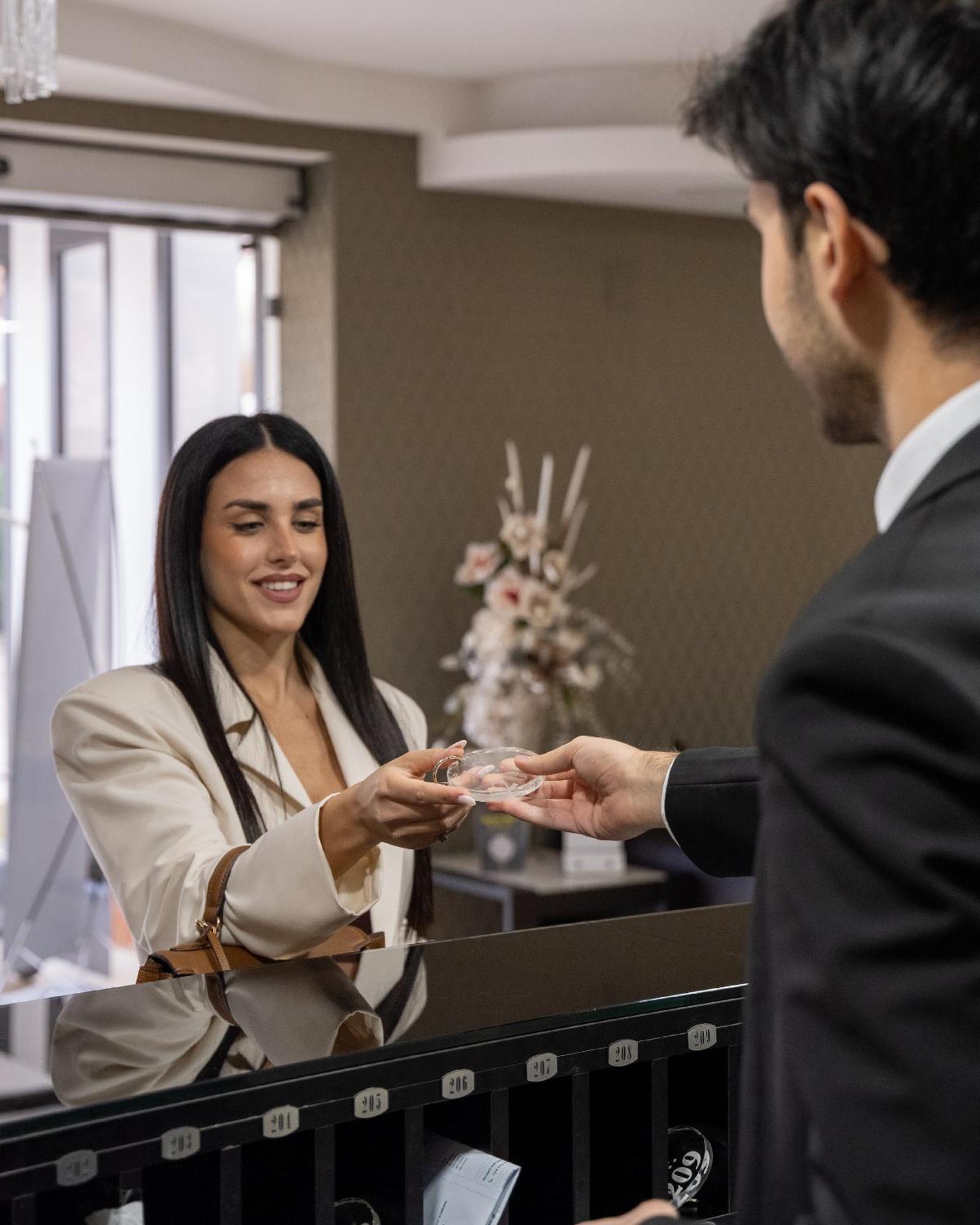 Hotel Premiere فركاتشورو المظهر الخارجي الصورة